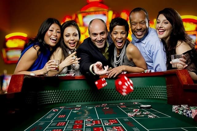 Craps - Trò chơi giải trí hấp dẫn ăn khách và siêu hot 2022 9 Viên xí ngầu thường được sử dụng trong Craps